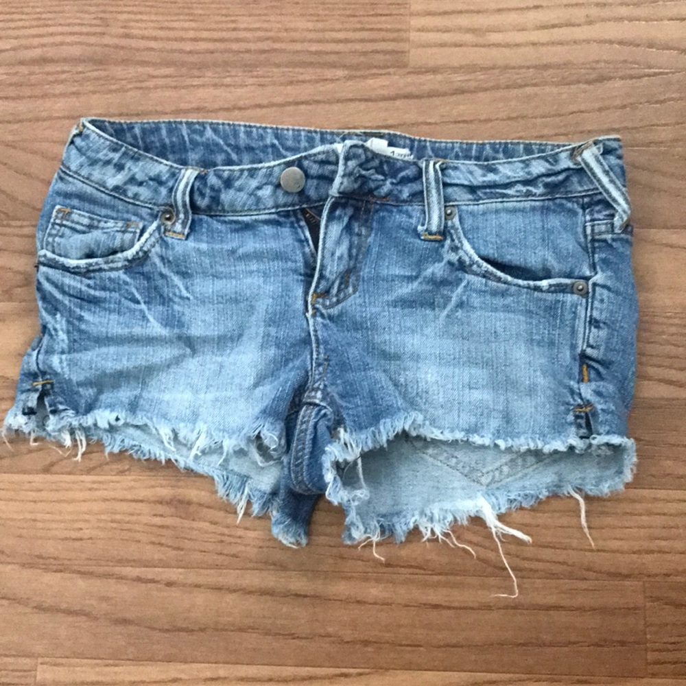 3/&20 Frayed edge denim shorts